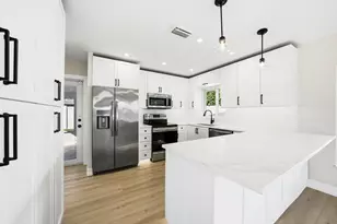 4751 NE 4th Ave, Oakland Park, FL 33334 - Photo 8