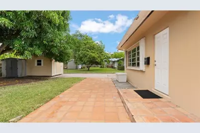 724 NE 2nd Street, Pompano Beach, FL 33060 - Photo 2
