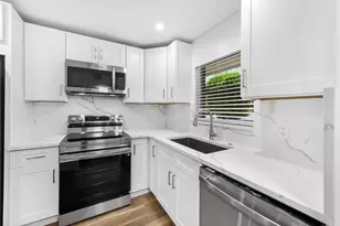 21905 Lake Forest Cir, Boca Raton, FL 33433 - Photo 6