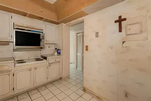 211 S Ocean Dr, Hollywood, FL 33019 - Photo 10