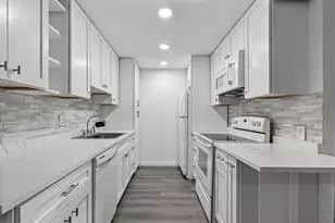 1038 Cambridge B, Deerfield Beach, FL 33442 - Photo 2