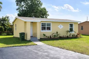 561 SW 14th St, Belle Glade, FL 33430 - Photo 2