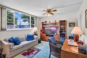 9511 N Hollybrook Lake Dr, Pembroke Pines, FL 33025 - Photo 16