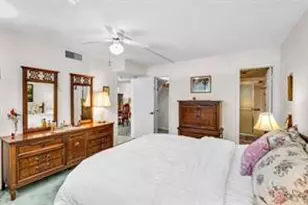 9511 N Hollybrook Lake Dr, Pembroke Pines, FL 33025 - Photo 24