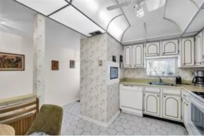 9511 N Hollybrook Lake Drive #207, Pembroke Pines, FL 33025 - Photo 14