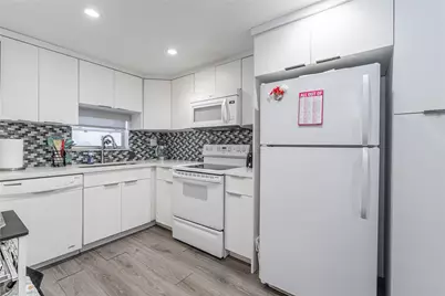 8901 S Hollybrook Boulevard #201, Pembroke Pines, FL 33025 - Photo 8