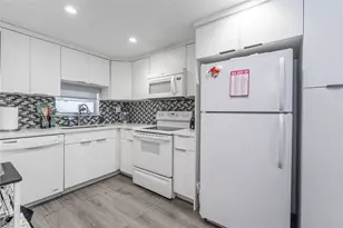 8901 S Hollybrook Blvd, Pembroke Pines, FL 33025 - Photo 8