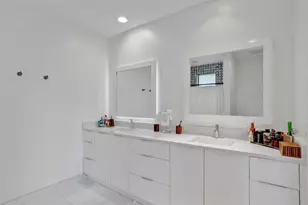 233 NE 11th St, Fort Lauderdale, FL 33304 - Photo 36