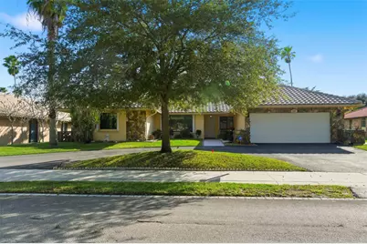 11060 Lakeview Drive, Coral Springs, FL 33071 - Photo 2