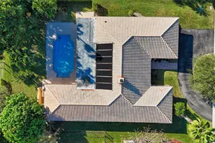 11060 Lakeview Dr, Coral Springs, FL 33071 - Photo 32