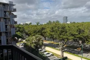 3301 N Country Club Dr, Miami, FL 33180 - Photo 16