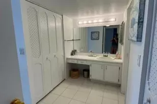 3301 N Country Club Dr, Miami, FL 33180 - Photo 14