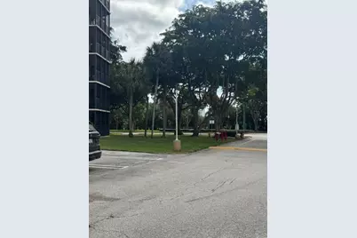 3301 N Country Club Drive #506, Miami, FL 33180 - Photo 30