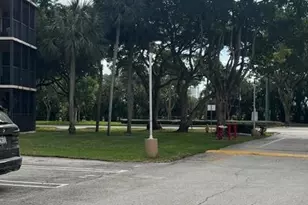 3301 N Country Club Dr, Miami, FL 33180 - Photo 30