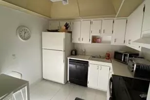 3301 N Country Club Dr, Miami, FL 33180 - Photo 10