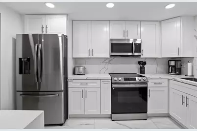 9623 S Hollybrook Lake Drive #204, Pembroke Pines, FL 33025 - Photo 2