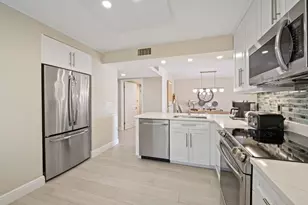 15451 Pembridge Dr, Delray Beach, FL 33484 - Photo 2