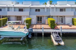 3827 NE 166th St, North Miami Beach, FL 33160 - Photo 32