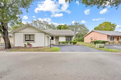 425 Shadow Wood Lane, Coral Springs, FL 33071 - Photo 2