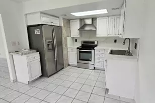 31 SW 10th St, Dania Beach, FL 33004 - Photo 1