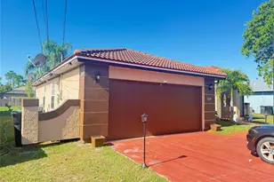 124 SW Klee Cir, Port Saint Lucie, FL 34953 - Photo 2