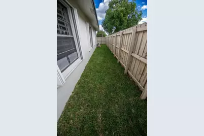 110 NW 6th Avenue, Dania Beach, FL 33004 - Photo 10