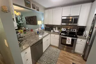 9520 Seagrape Dr, Davie, FL 33324 - Photo 2