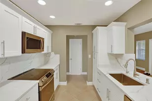 2124 NE 9th Ave, Wilton Manors, FL 33305 - Photo 8