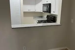 7027 W Sunrise Blvd, Plantation, FL 33313 - Photo 12