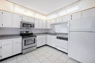 621 NW 105th Way, Pembroke Pines, FL 33026 - Photo 4