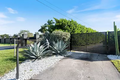 5702 SW 136 Avenue, Fort Lauderdale, FL 33330 - Photo 1