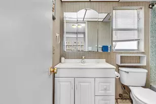 9041 Sunrise Lakes Blvd, Sunrise, FL 33322 - Photo 20