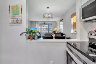 9041 Sunrise Lakes Blvd, Sunrise, FL 33322 - Photo 14