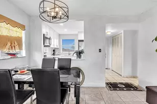 9041 Sunrise Lakes Blvd, Sunrise, FL 33322 - Photo 16