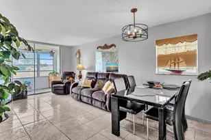 9041 Sunrise Lakes Blvd, Sunrise, FL 33322 - Photo 8