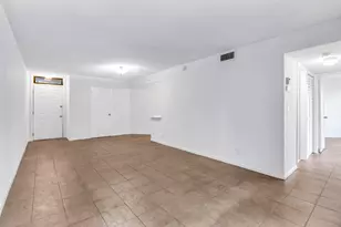 210 Lake Pointe Dr, Oakland Park, FL 33309 - Photo 4