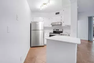 210 Lake Pointe Dr, Oakland Park, FL 33309 - Photo 8