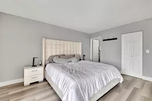 2200 S Cypress Bend Dr, Pompano Beach, FL 33069 - Photo 12