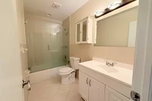 71 Laredo Ln, Boca Raton, FL 33487 - Photo 12