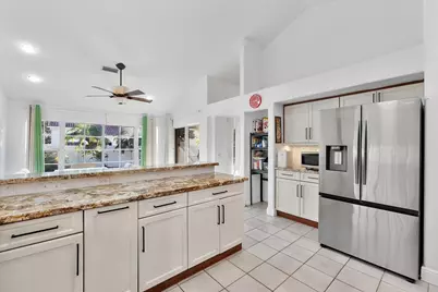 1043 Laguna Springs Drive, Weston, FL 33326 - Photo 10