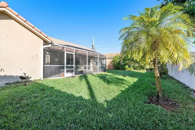 1043 Laguna Springs Drive, Weston, FL 33326 - Photo 4