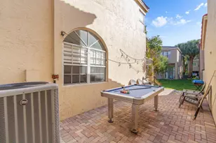 527 NW 87th Ln, Coral Springs, FL 33071 - Photo 2