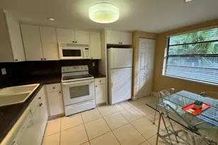 900 Colony Point Cir, Pembroke Pines, FL 33026 - Photo 4