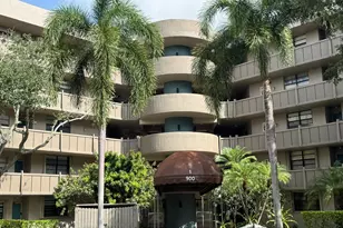 900 Colony Point Cir, Pembroke Pines, FL 33026 - Photo 1