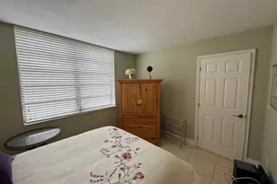 900 Colony Point Cir, Pembroke Pines, FL 33026 - Photo 22