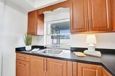 8211 NW 10th Street, Pembroke Pines, FL 33024 - Photo 16