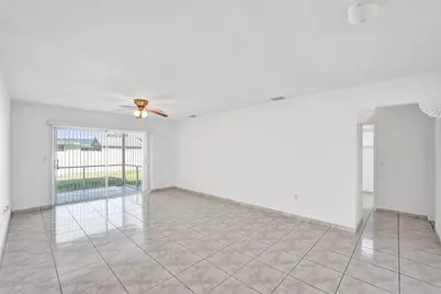 8211 NW 10th Street, Pembroke Pines, FL 33024 - Photo 8