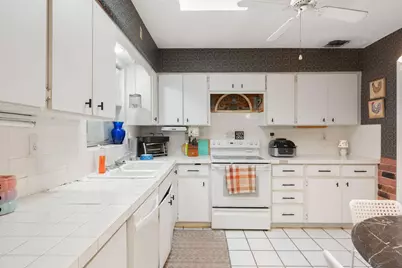 1610 NE 47th Street, Oakland Park, FL 33334 - Photo 18