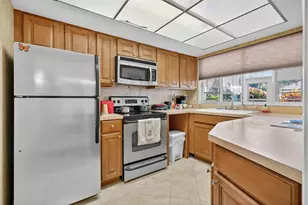 5580 Tamberlane Cir, Palm Beach Gardens, FL 33418 - Photo 4