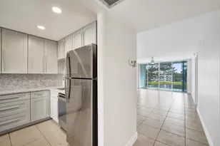 9430 Poinciana Pl, Davie, FL 33324 - Photo 4